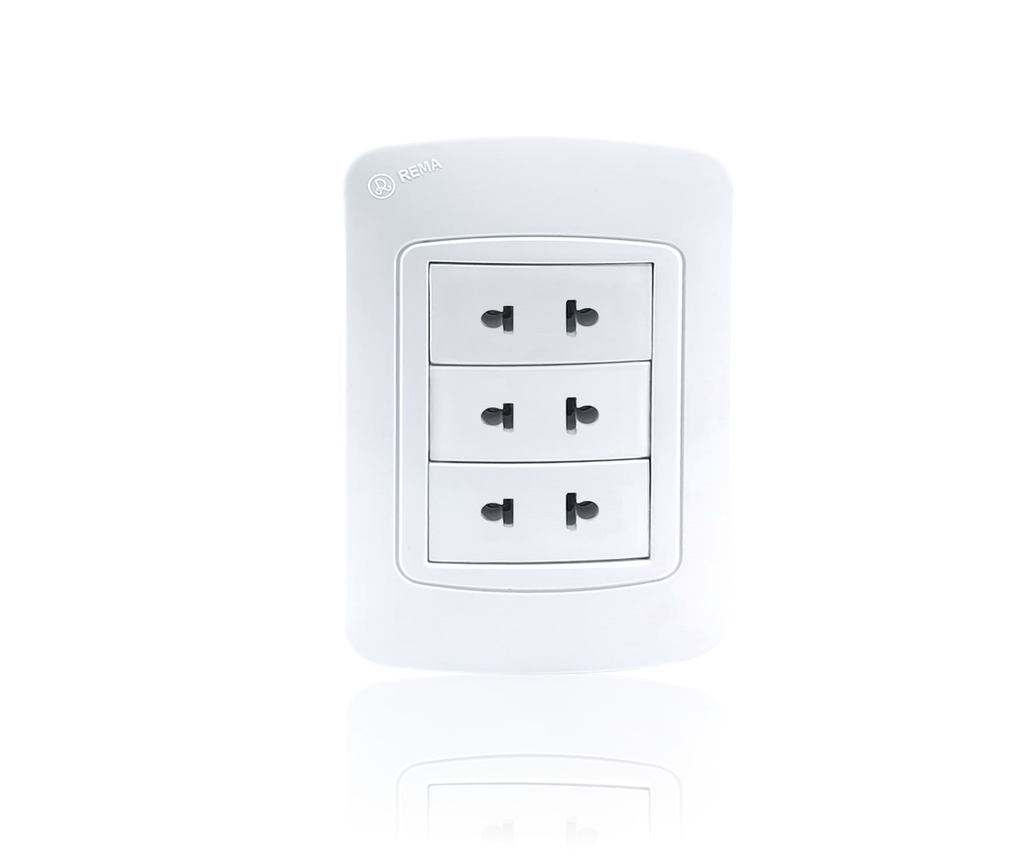 Tomacorriente triple FENIX